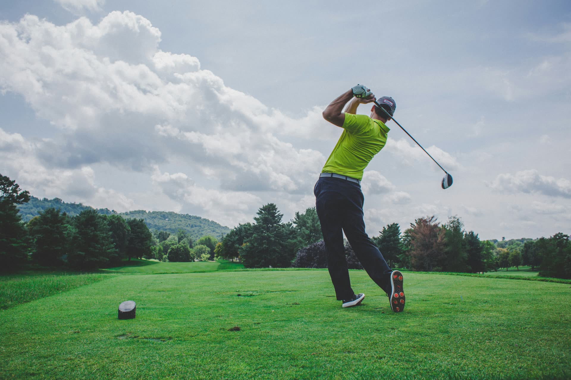 Golfeur en plein swing