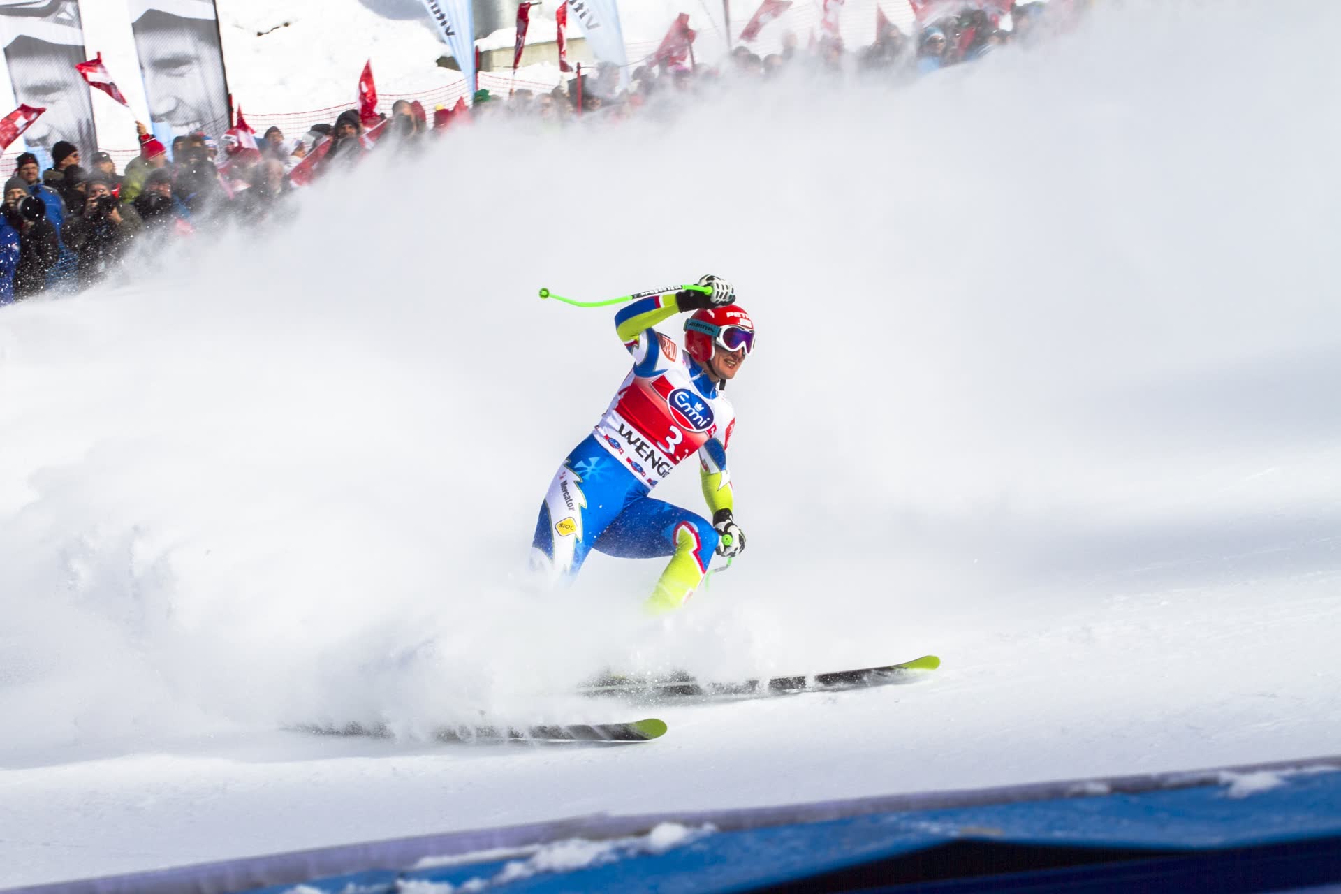 Skieur en pleine descente